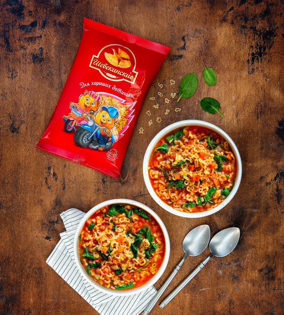 Томатный суп с пастой и пармезаном