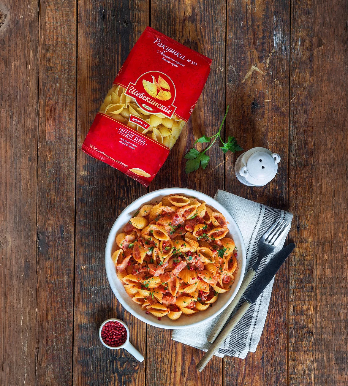 Ракушки в томатном соусе с беконом